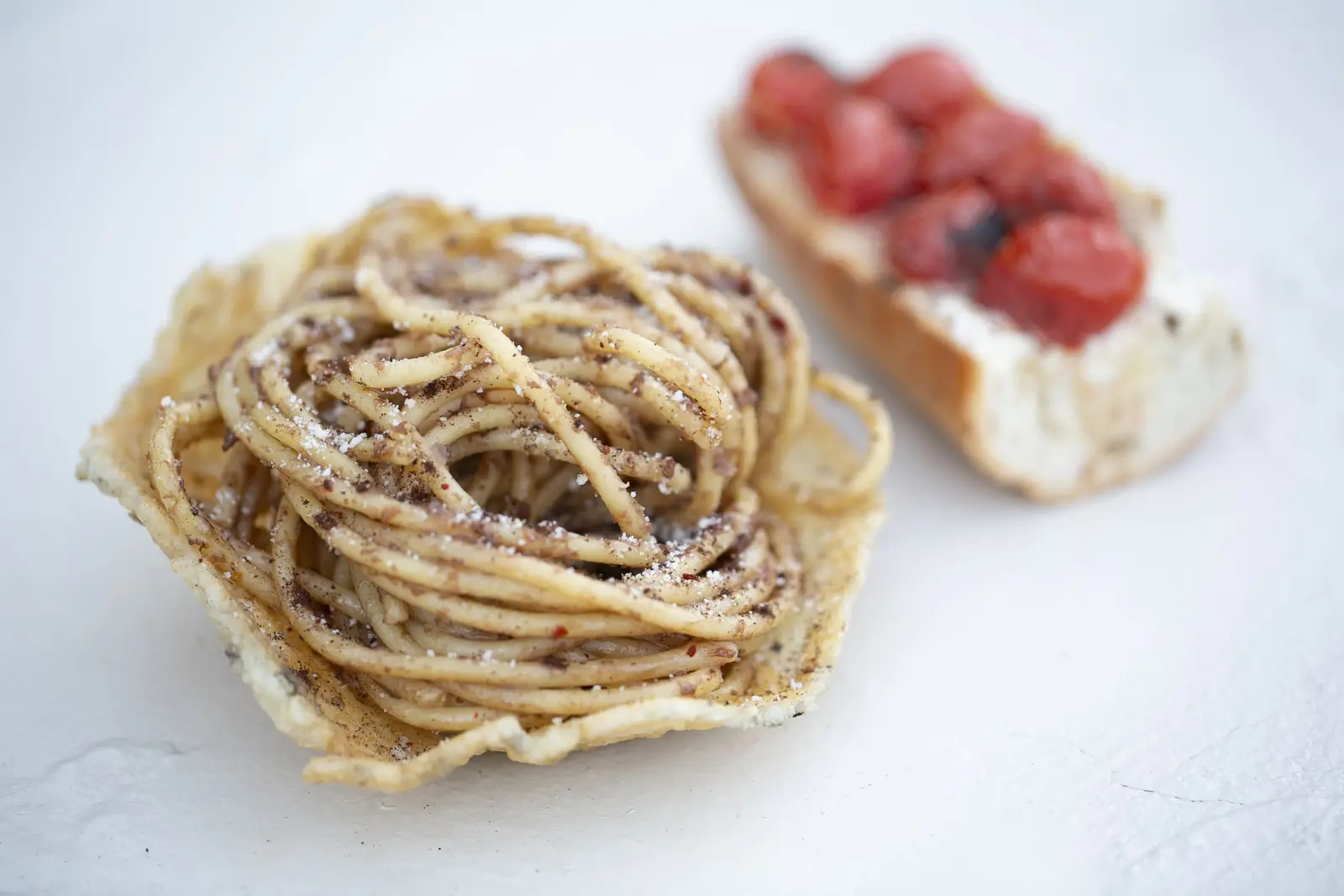 Crescendo: Bucatini Cacio E Pepe
